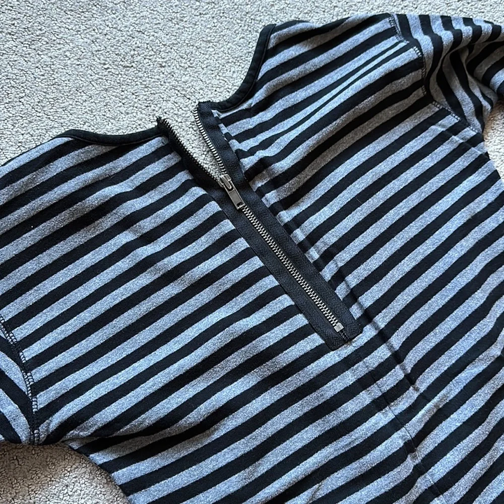 •G.H. BASS & CO.• Women’s 3/4 Sleeve Black and Grey Striped Dress - Picture 7 of 7